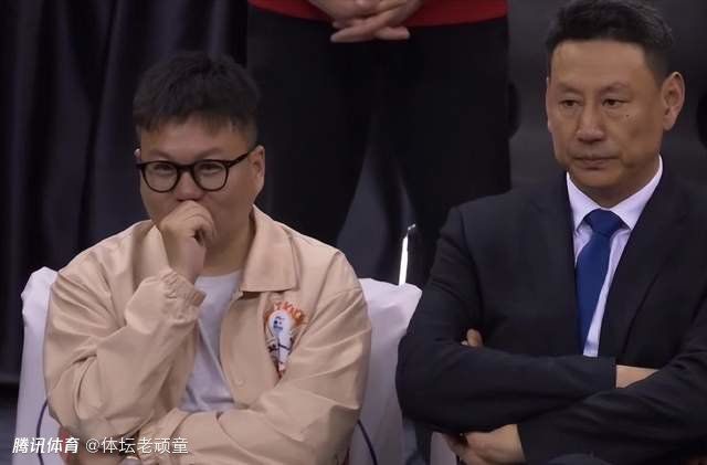 在车子里亲亲