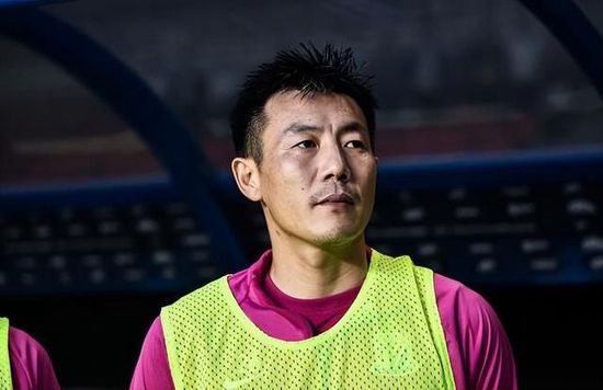 男生和女生做运动