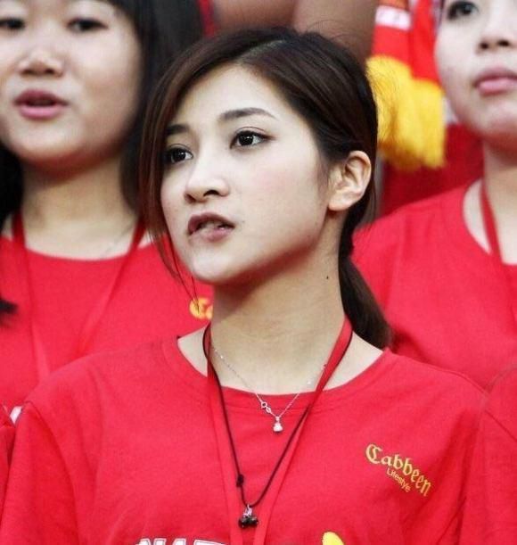 美女靠逼